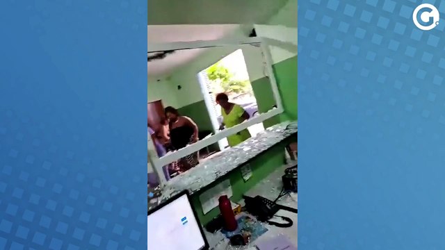 Adolescente promove quebra-quebra em recepção de hospital em Conceição da Barra
