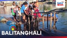 Ilang guro at taga-Brgy. Bucana, nababahala sa pagsakay sa balsa at pagtawid sa ilog ng mga estudyante para makapasok sa paaralan | Balitanghali
