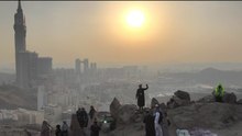 Menikmati Keindahan Senja Kota Makkah dari Jabal Khandamah