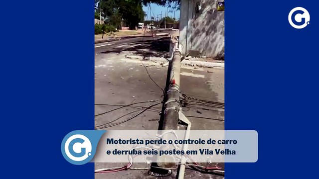 Motorista perde o controle de carro e derruba seis postes em Vila Velha