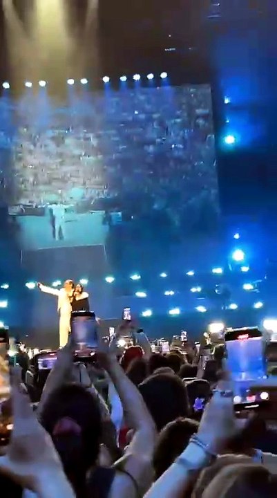 La milanista Laura Pausini e il laziale Achille Lauro: insieme "spaccano" San Siro
