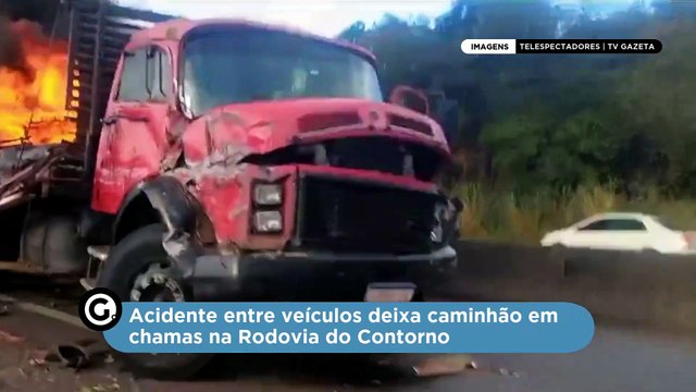 Acidente entre veículos deixa caminhão em chamas na Rodovia do Contorno