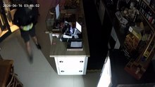 San Donato, assalto notturno a un bar del centro: ladro immortalato dalle telecamere