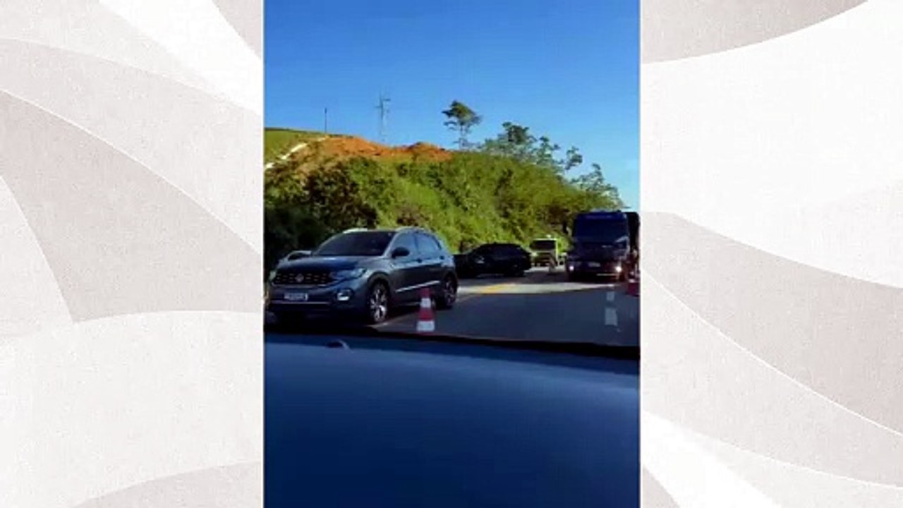 Acidente entre dois carros e carreta interdita BR 101 em Iconha