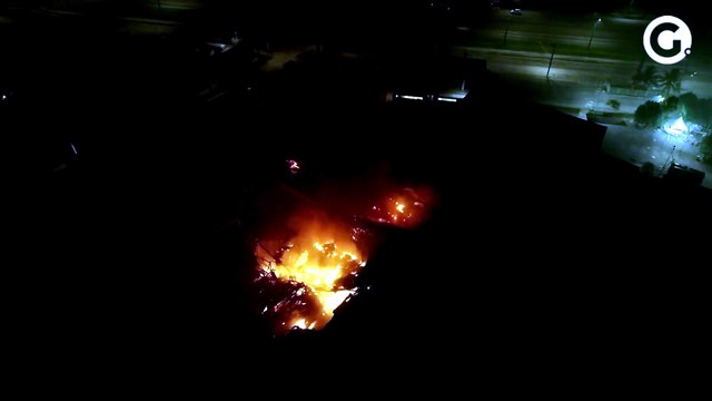 Incêndio na Cacau show: quase 40h depois, imagens de chamas ainda impressionam
