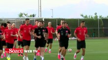 Merih Demiral, bıyıklarını kestirdi