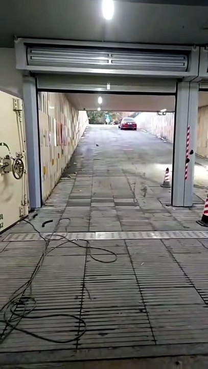 Dock shelter compatible high-speed doors: specs for proper truck sealing?