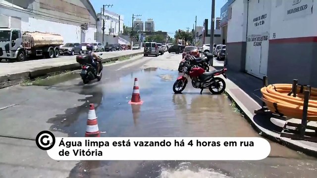 Água limpa está vazando há 4 horas em rua de Vitória