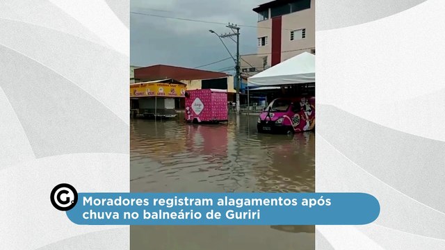 Moradores registram alagamentos após chuva no balneário de Guriri