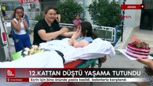 Adana'da 12.kattan düşen Ecrin evinin önünde balonlarla karşılandı