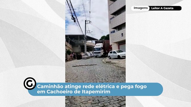 Caminhão atinge rede elétrica e pega fogo em Cachoeiro de Itapemirim