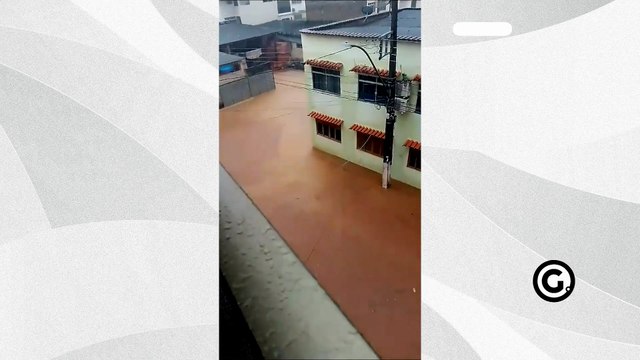 Ruas ficam alagadas durante chuva forte em Alfredo Chaves