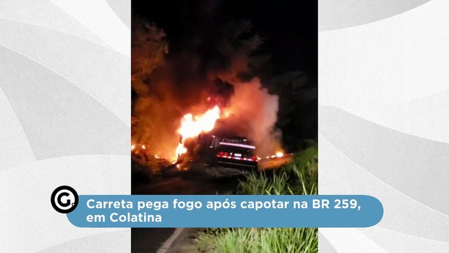 Carreta pega fogo após capotar na BR 259, em Colatina