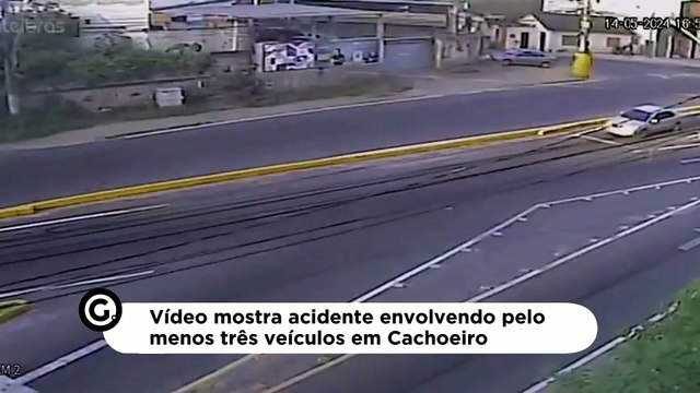 Vídeo mostra acidente envolvendo pelo menos três veículos em Cachoeiro