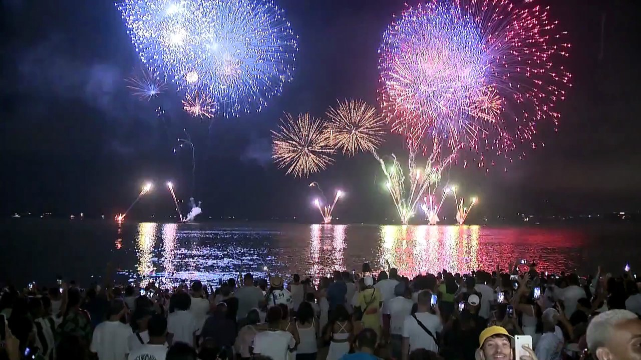 Show de fogos dão boas-vindas a 2025 no réveillon em cidades do Espírito Santo