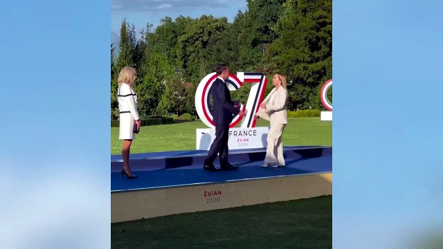 G7, Macron accoglie Meloni a Evian: il saluto social sulle note di 'Felicità'