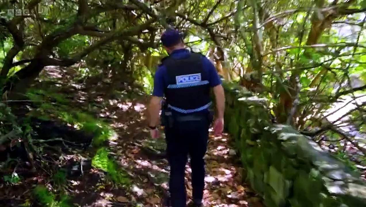 Policing Paradise S02E06 iP