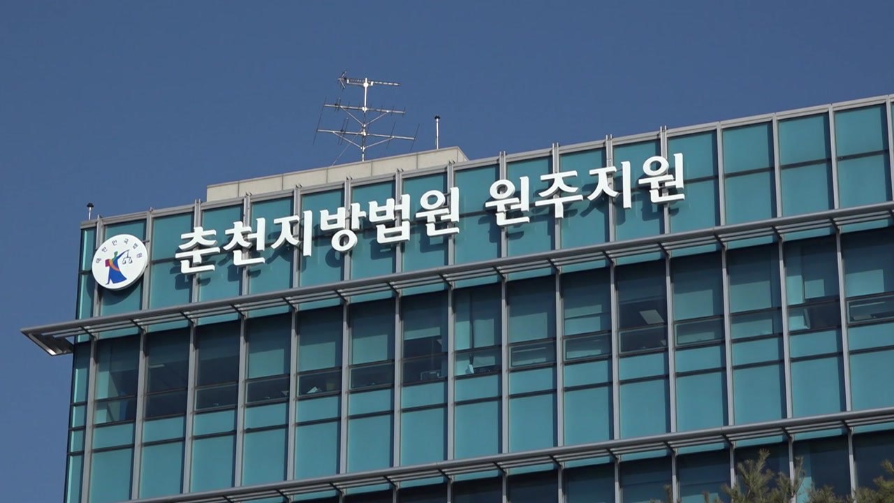 '가족 성폭행' 망상에 빠져 살해...20대 남성 징역 30년 / YTN
