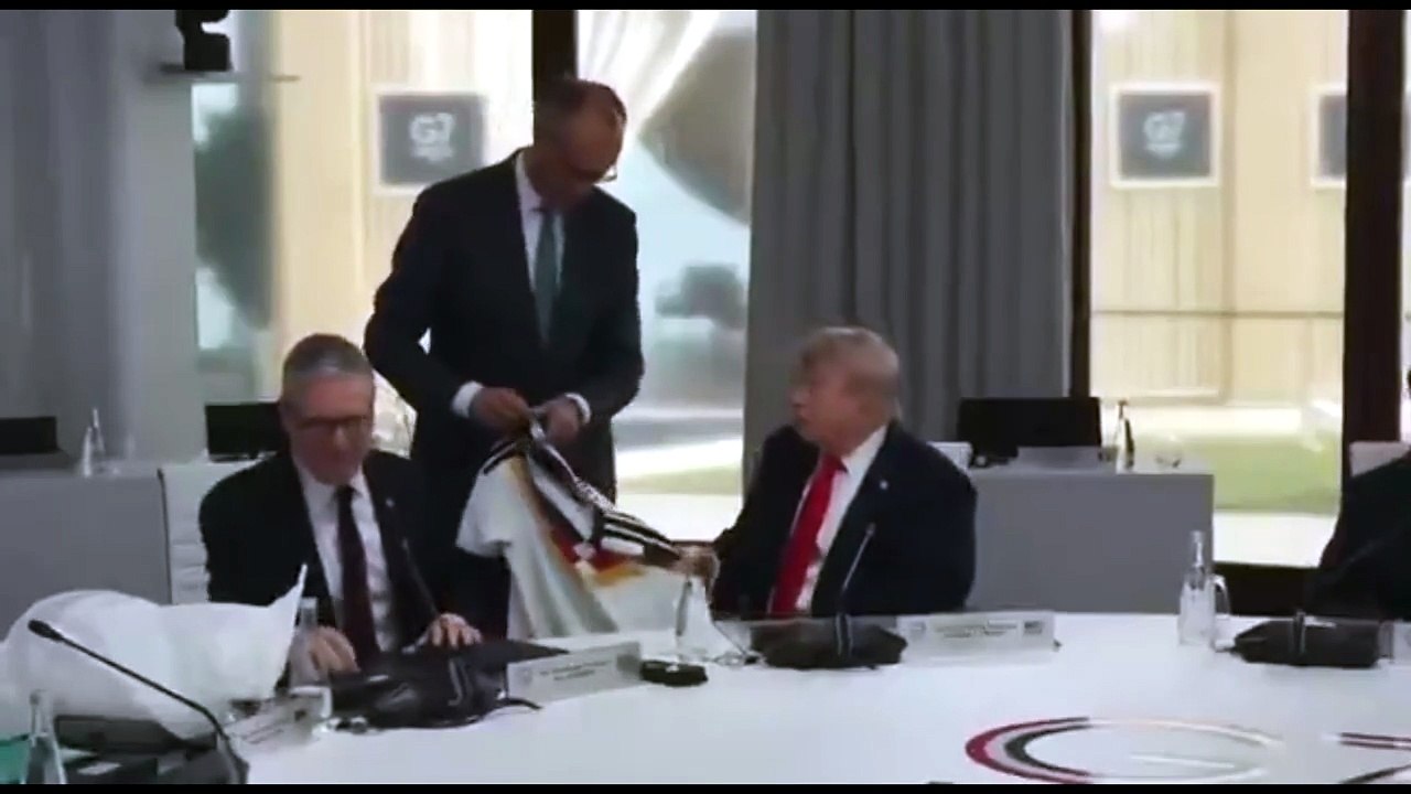 Trump e la maglia della Germania, il regalo di Merz tra G7 e Mondiali