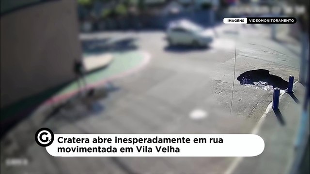 Cratera abre inesperadamente em rua movimentada em A cratera abriu no começo da manhã desta quinta-feira (3).