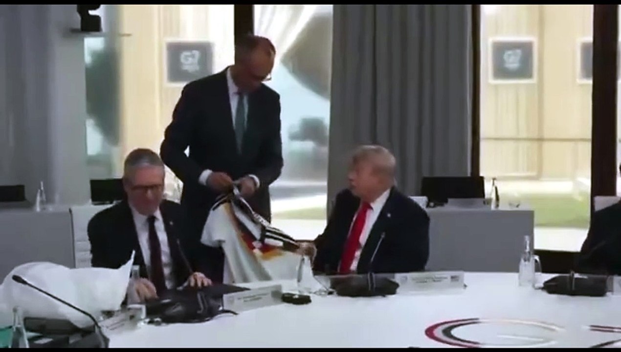 Trump e la maglia della Germania, il regalo di Merz tra G7 e Mondiali