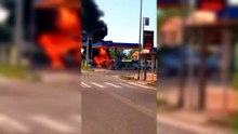 Paura al distributore a Lucca, furgone va a fuoco: "Scappate, ? pieno di metano"