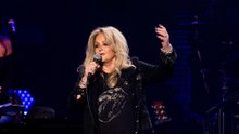 Bonnie Tyler: Ihre Sommer-Tour ist abgesagt, nachdem sie aus dem Koma erwacht ist