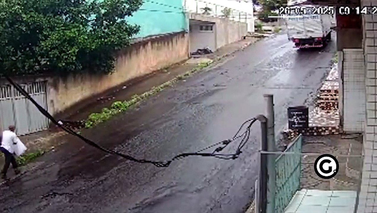 Caminhão desce ladeira desgovernado em Vila Velha