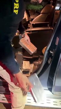 PRF apreende 16 quilos de crack em veículo paraguaio na BR-277, em Santa Terezinha de Itaipu