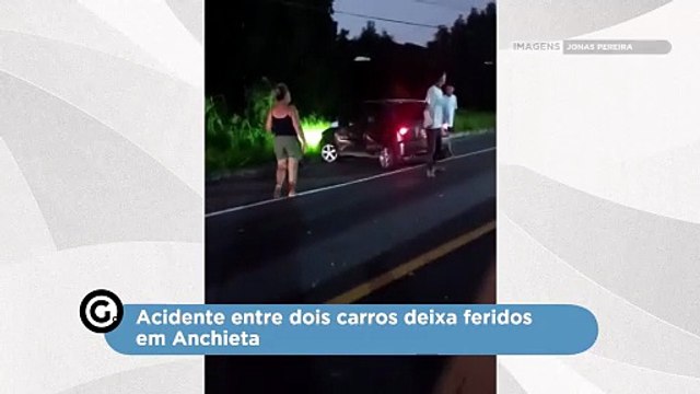 Acidente entre dois carros deixa feridos em Anchieta