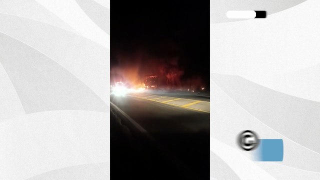 Ônibus pega fogo na BR 101 em Mimoso do Sul