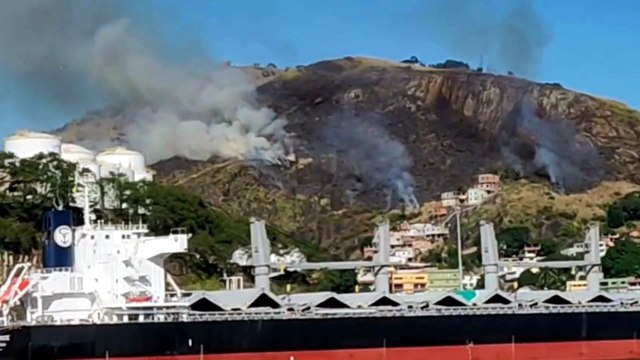 Incêndio atinge área de vegetação em Paul, Vila Velha