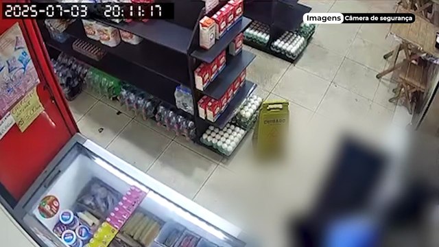 Briga entre comerciantes termina com socos e facada na Serra