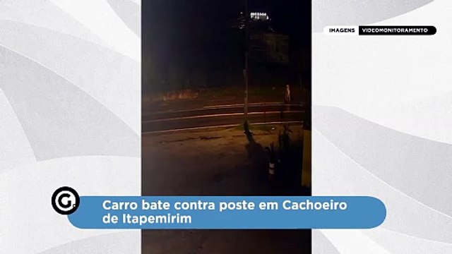 Carro bate contra poste em Cachoeiro de Itapemirim