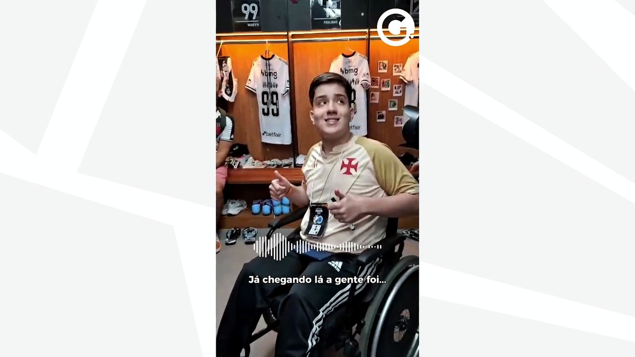 Torcedor mirim ganha presente e conhece jogador...
