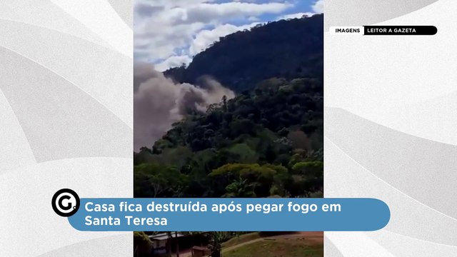 Casa fica destruída após pegar fogo em Santa Teresa