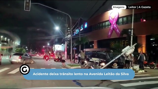 Acidente deixa trânsito lento na Avenida Leitão da Silva