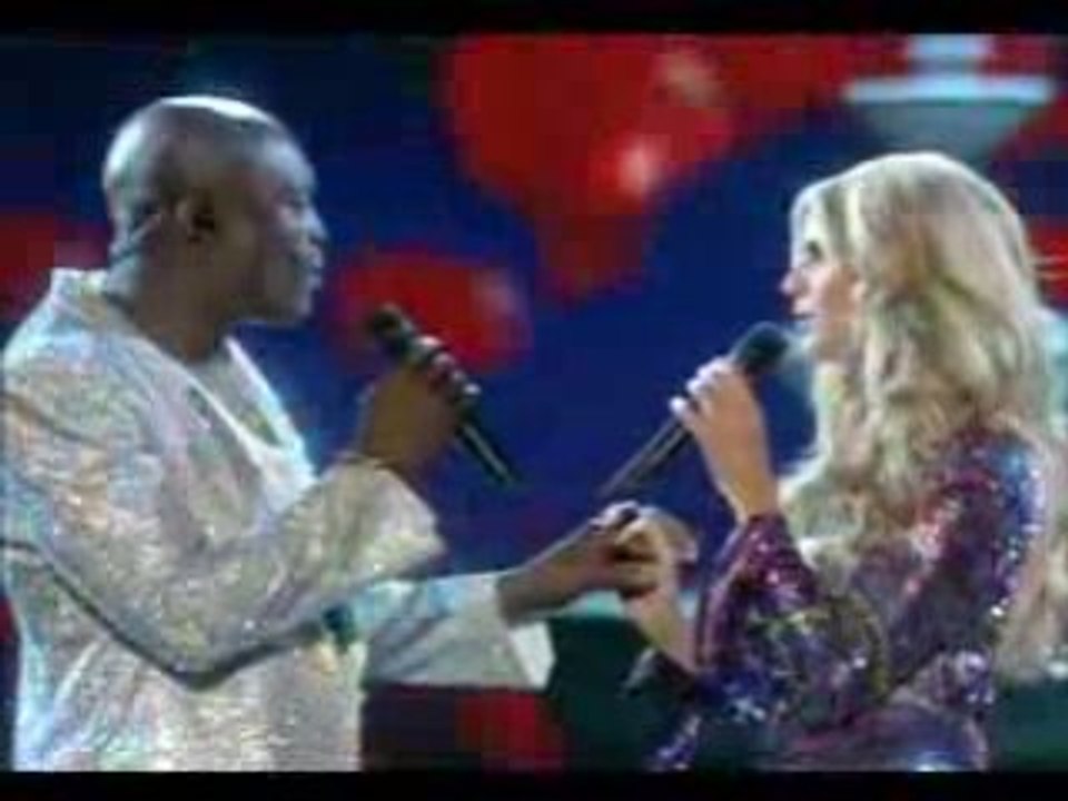 Victoria's Secret Fashion Show(2007)- Heidi and Seal Duet