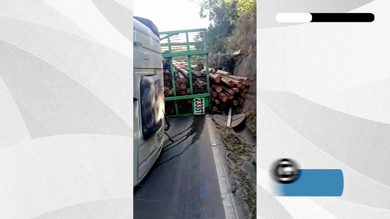 Motorista de van morre em acidente com caminhão de eucalipto em Aracruz