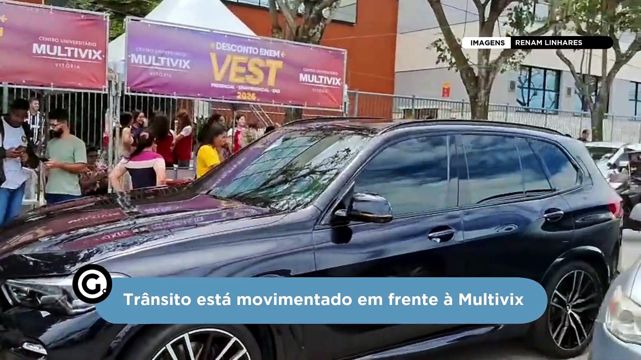 Trânsito está movimentado em frente à Multivix