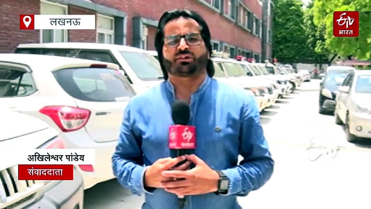 ट्रांसपोर्ट कमिश्नर कार्यालय पहुंचे निजी कंपनी के कर्मचारी; बिना कारण नौकरी से हटाने का आरोप, बोले- "तीन लाख रुपये लिये गये"