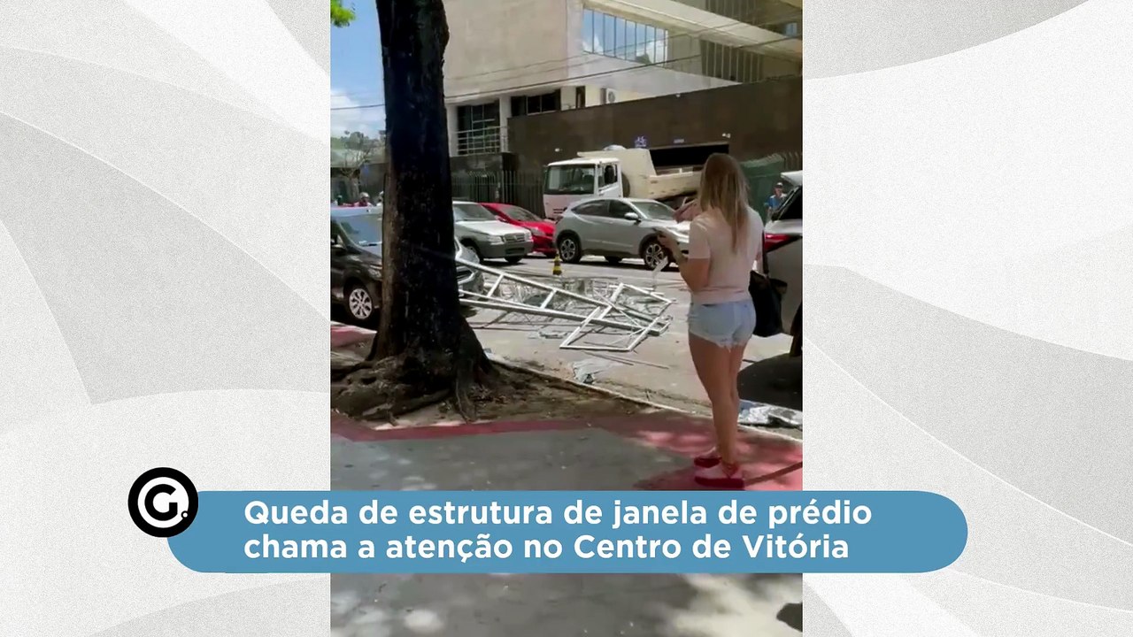 Queda de estrutura de janela de prédio chama a atenção no Centro de Vitória