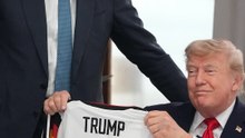 Merz le regala a Trump una camiseta de la selección alemana durante nel G7