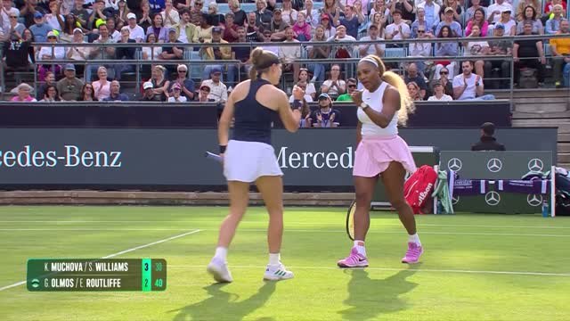 Berlin - Serena Williams battue d'entrée en double avec Muchova