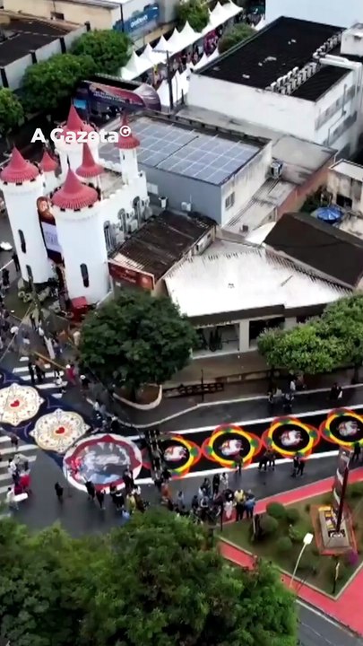 Tapetes de Corpus Christi enfeitam as ruas de Castelo
