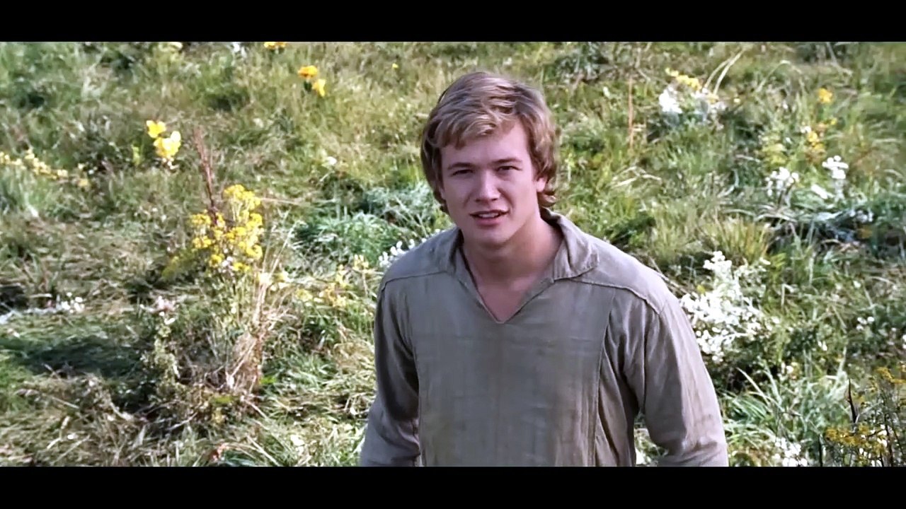 Eragon (2006) Adventure movie explained in Hindi Urdu. The American Thriller Adventure film “Eragon” story summarized with a full ending in हिन्दी explanation.