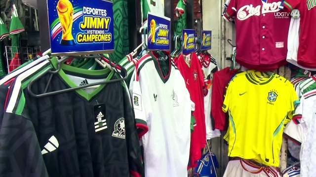 Crónica del día | Piratería y afición: playeras para todo bolsillo