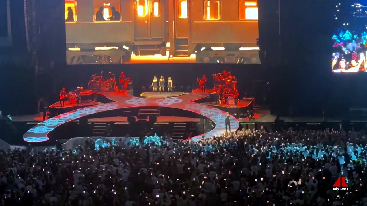 Eros Ramazzotti scalda la sua città, in 42mila allo stadio Olimpico - Video
