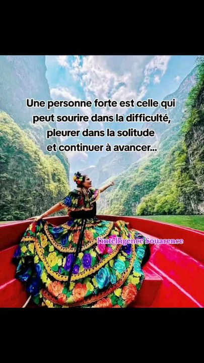 Une personne forte est celle qui peut sourire dans la difficulté, pleurer dans la solitude et continuer à avance...#lintelligencesouarence #reels #viralvideochallenge #inspiration #viralreelschallenge #motivation #penseepositivedujour #reels #citationdu