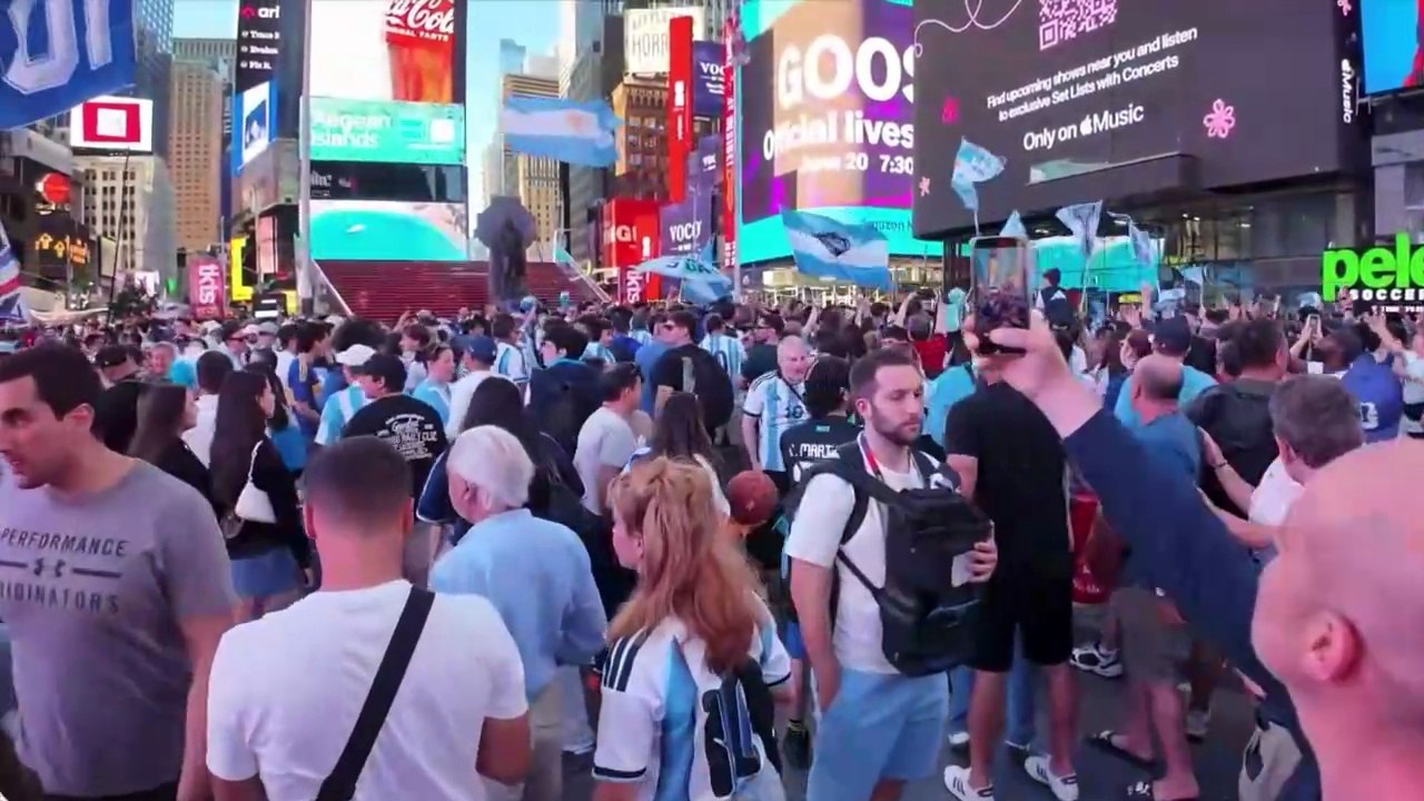 Argentine fans take over Times Square ahead of their World Cup